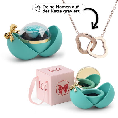 Ewige Rose in Kugelbox – Doppelherz-Halskette mit persönlicher Gravur